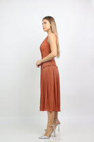 نتشي فستان ميدي بيليسيه سادة فتحة صدر مربعة بدون كم