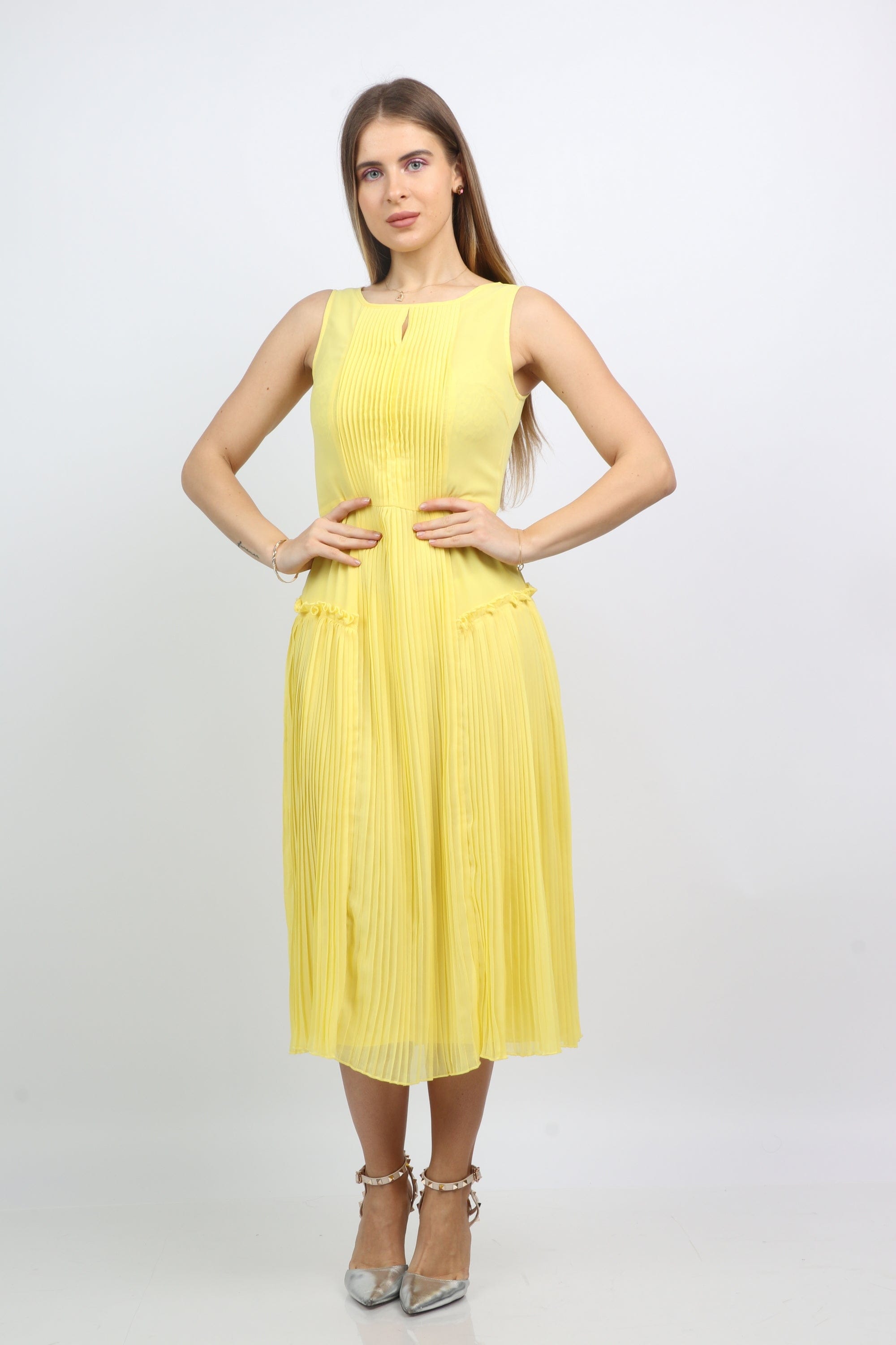 نتشي فستان ميدي بيليسيه سادة فتحة صدر مربعة بدون كم