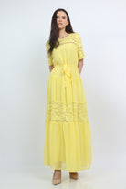 نتشي فستان طويل برباط امامي مزين بدانتيل كم قصير