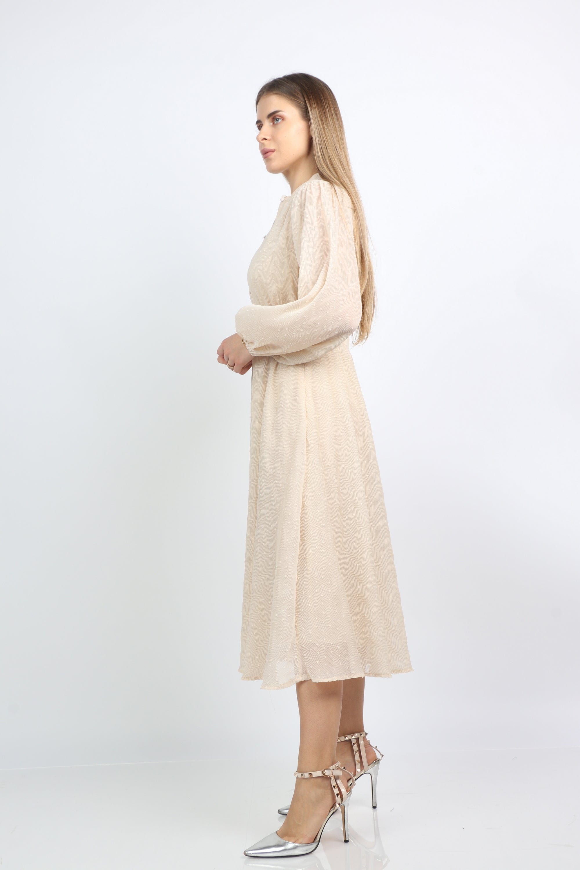 نتشي فستان ميدي بخصر ضيق بأكمام طويلة منفوشة