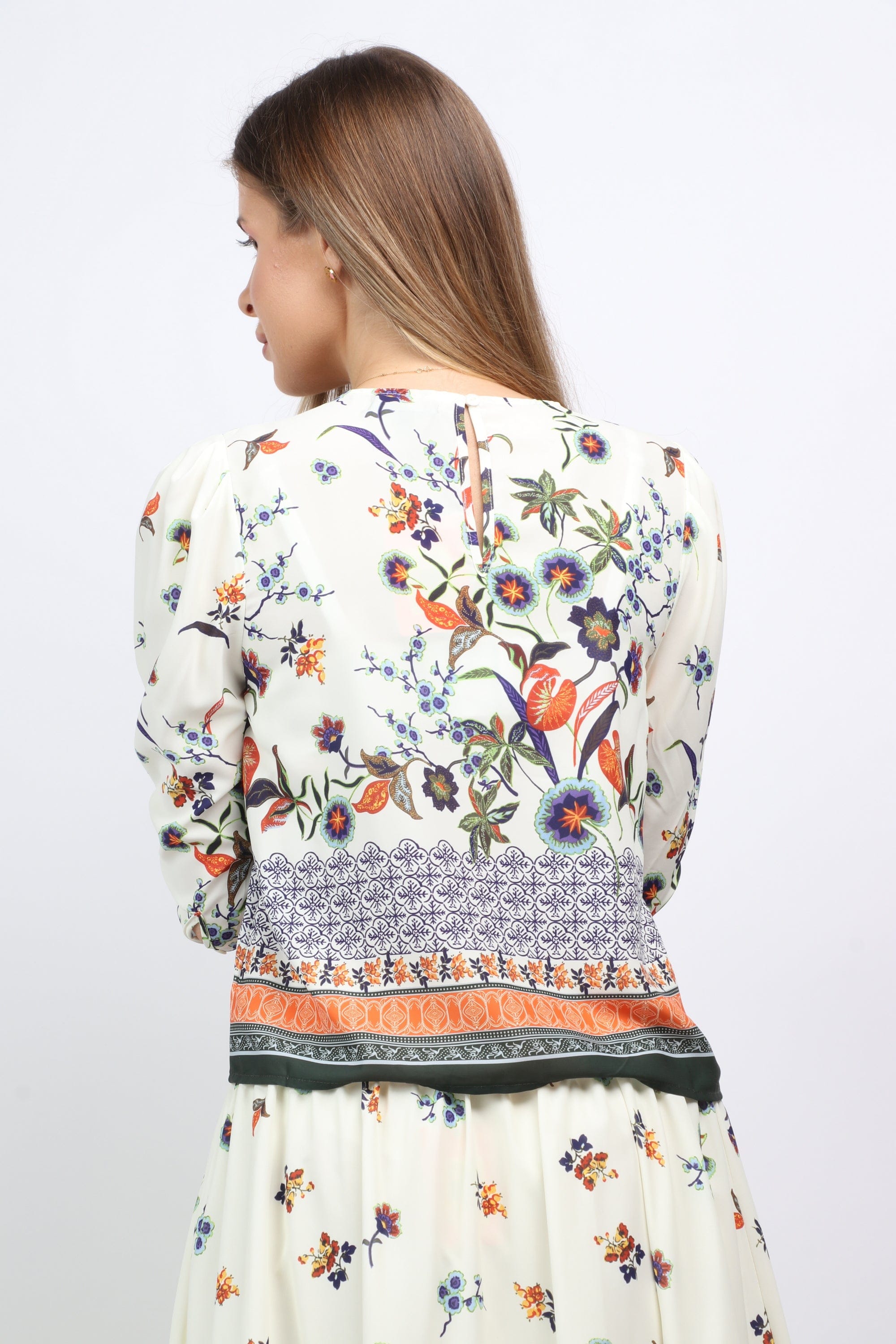 نتشي بلوزة مشجرة فتحة عنق دائرية 3/4 كم نسائي أوف وايت