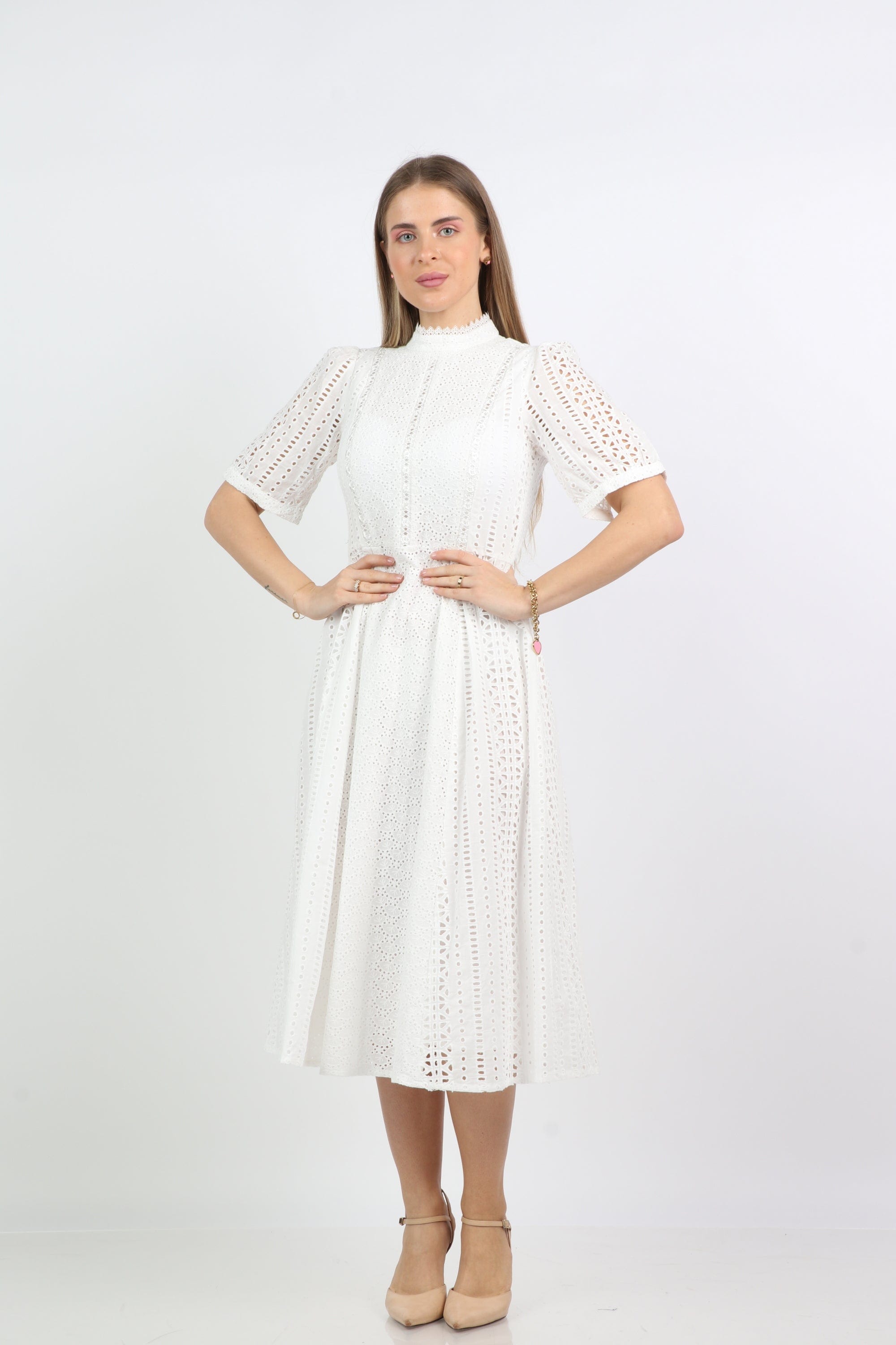 نتشي فستان ميدي دانتيل بكم قصير