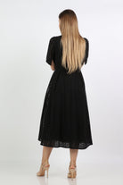 نتشي فستان ميدي دانتيل بكم قصير