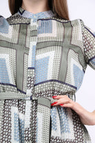 نتشي فستان ميدي كاروهات بياقة وحزام خصر كم قصير أسود