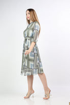 نتشي فستان ميدي كاروهات بياقة وحزام خصر كم قصير أسود