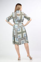 نتشي فستان ميدي كاروهات بياقة وحزام خصر كم قصير أسود