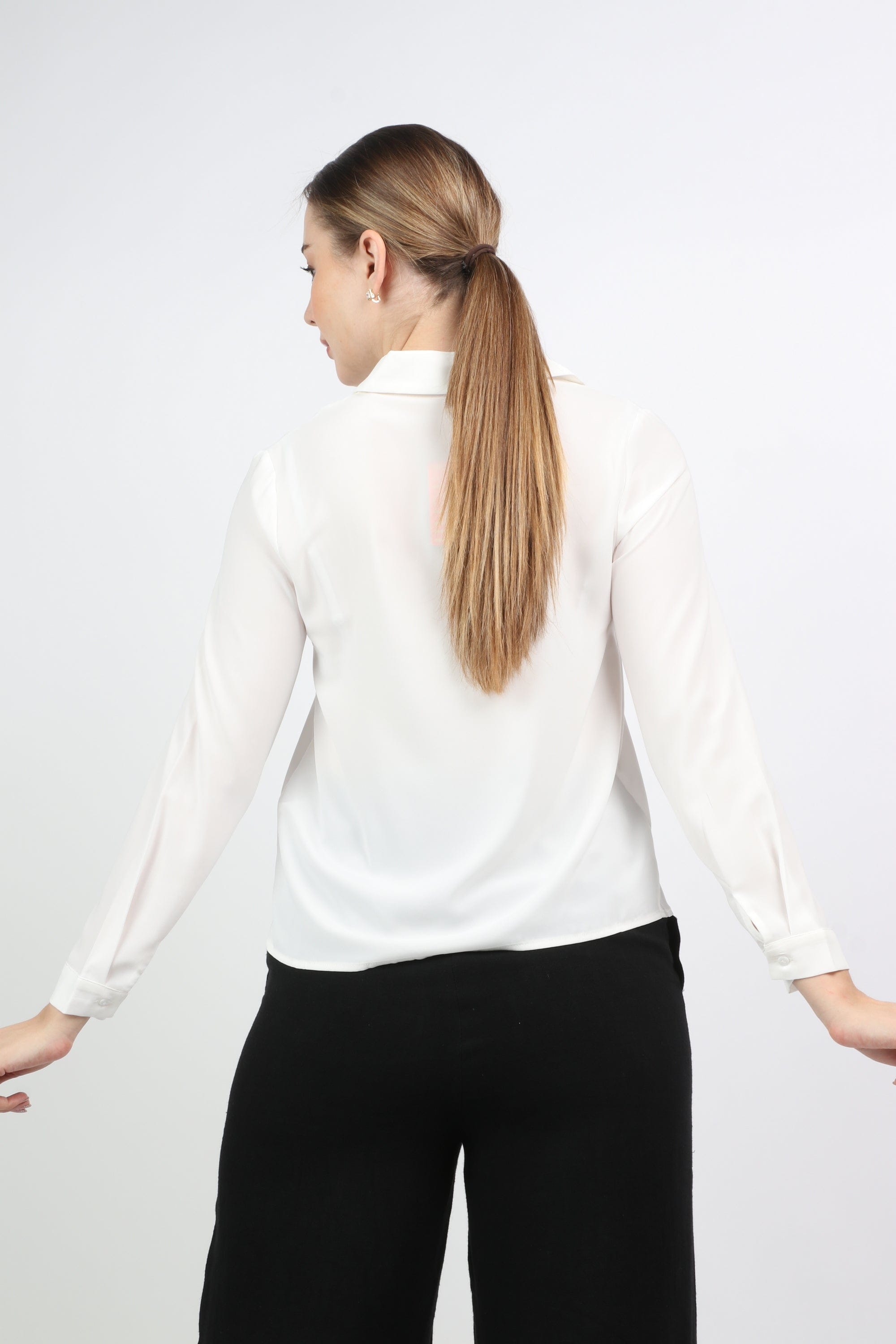 نتشي بلوزة سادة سبعة بياقة وكم طويل نسائي