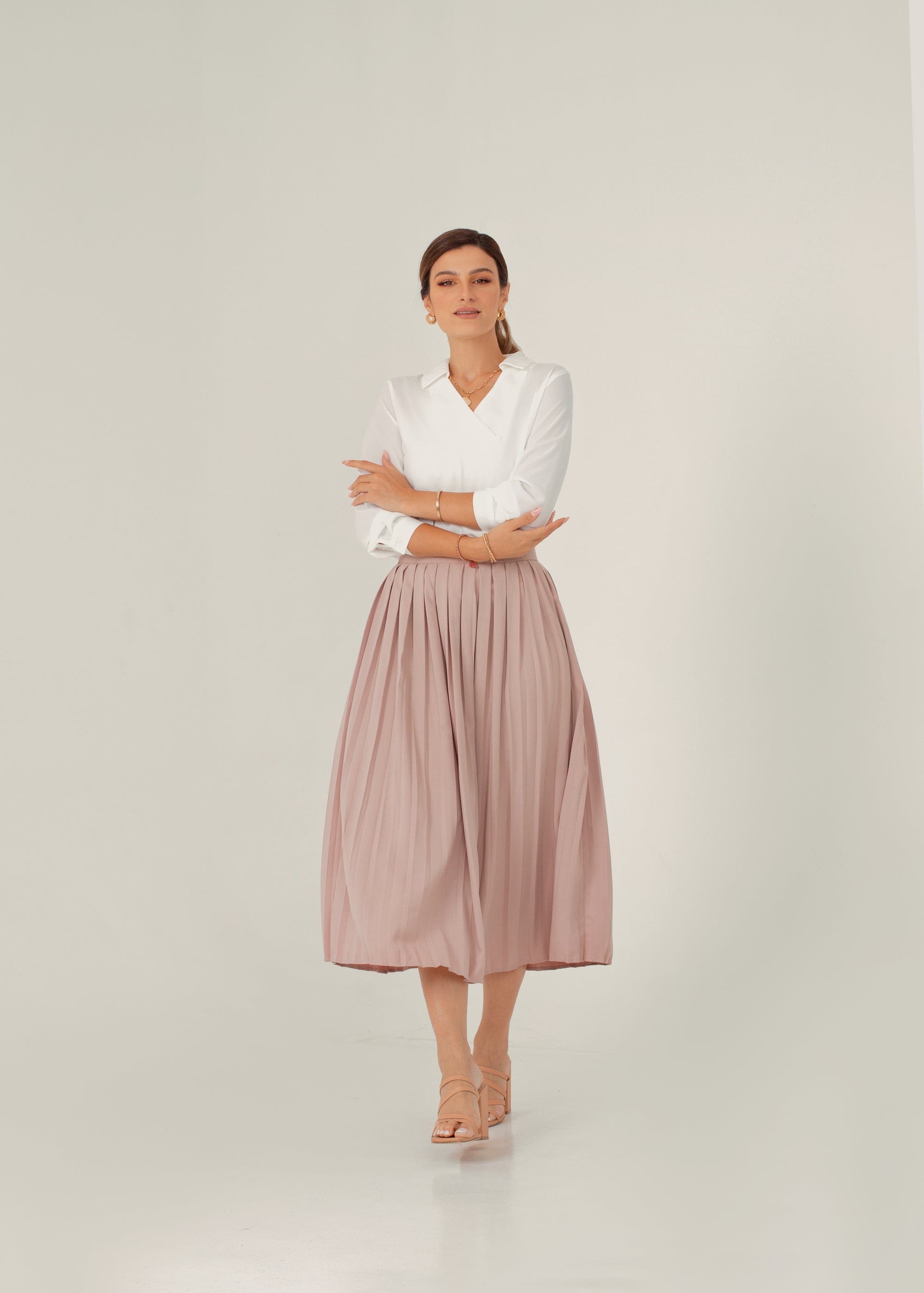 نتشي بلوزة سادة سبعة بياقة وكم طويل نسائي