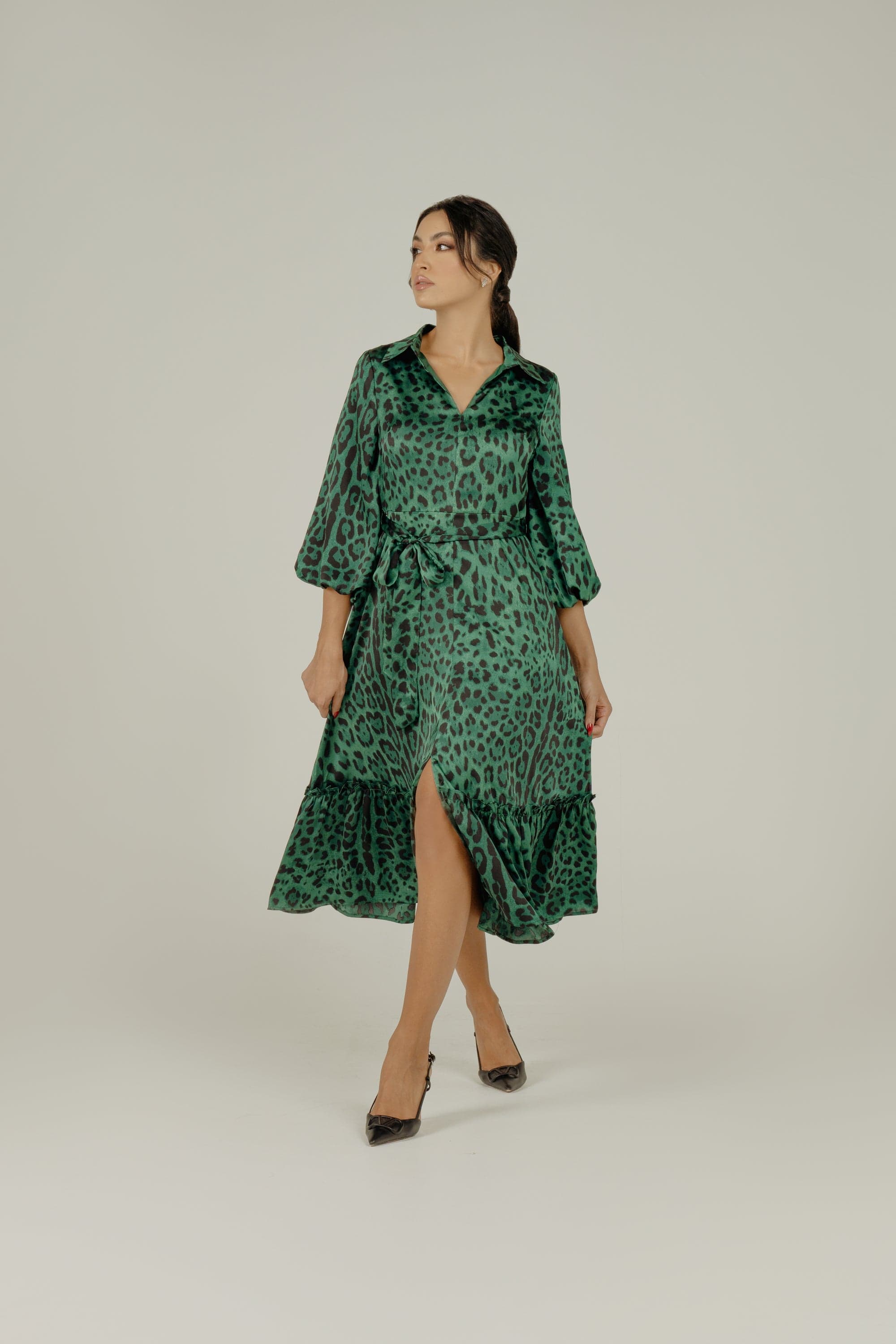 نتشي فستان نمري ميدي بفتحة أمامية مكشكش من تحت بأكمام 4/3