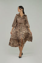 نتشي فستان نمري ميدي بفتحة أمامية مكشكش من تحت بأكمام 4/3