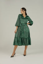 نتشي فستان نمري ميدي بفتحة أمامية مكشكش من تحت بأكمام 4/3