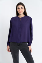 نتشي توب سادة بأزرار أمامية وكم طويل بكسرات نسائي