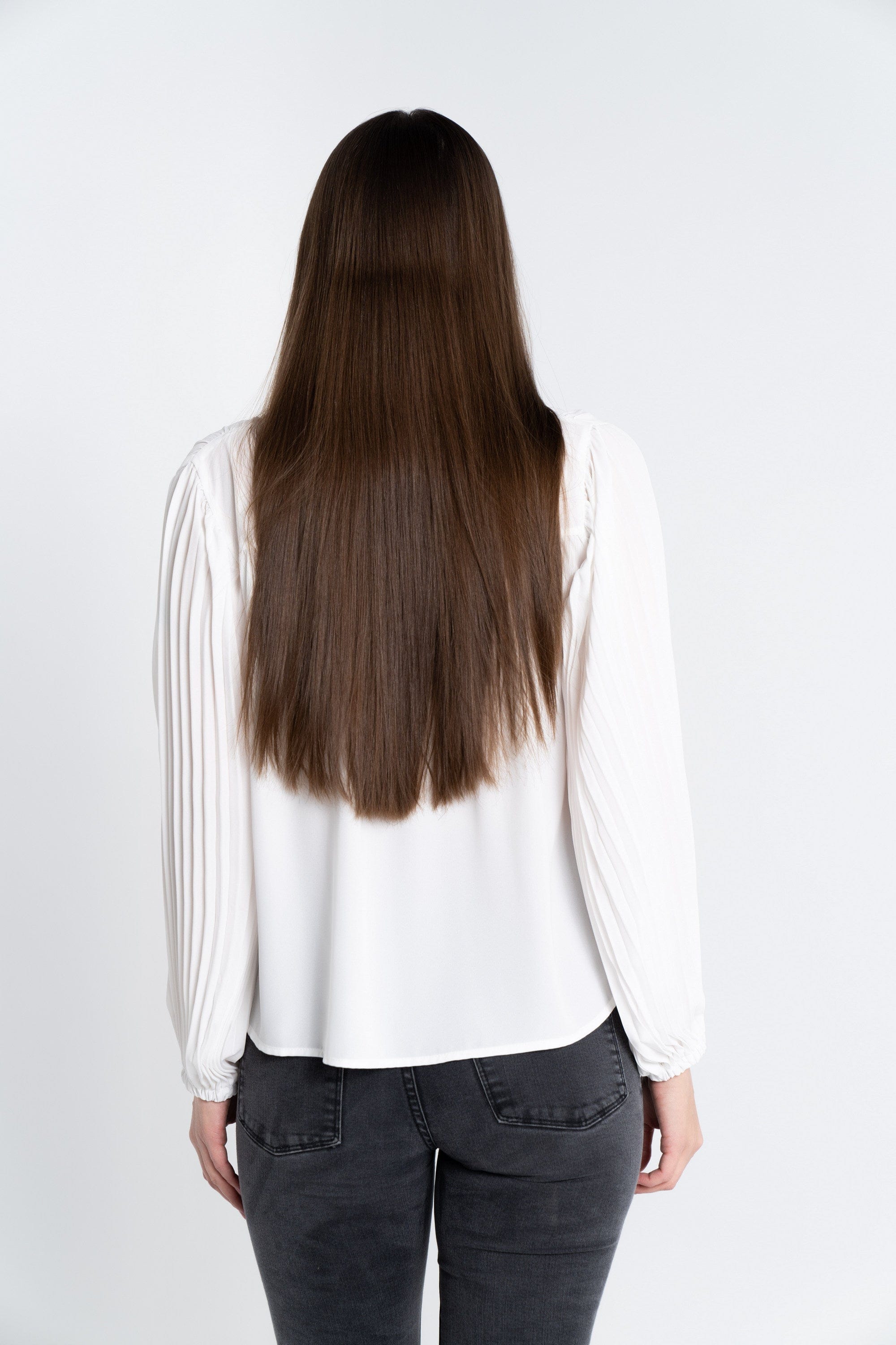 نتشي توب سادة بأزرار أمامية وكم طويل بكسرات نسائي