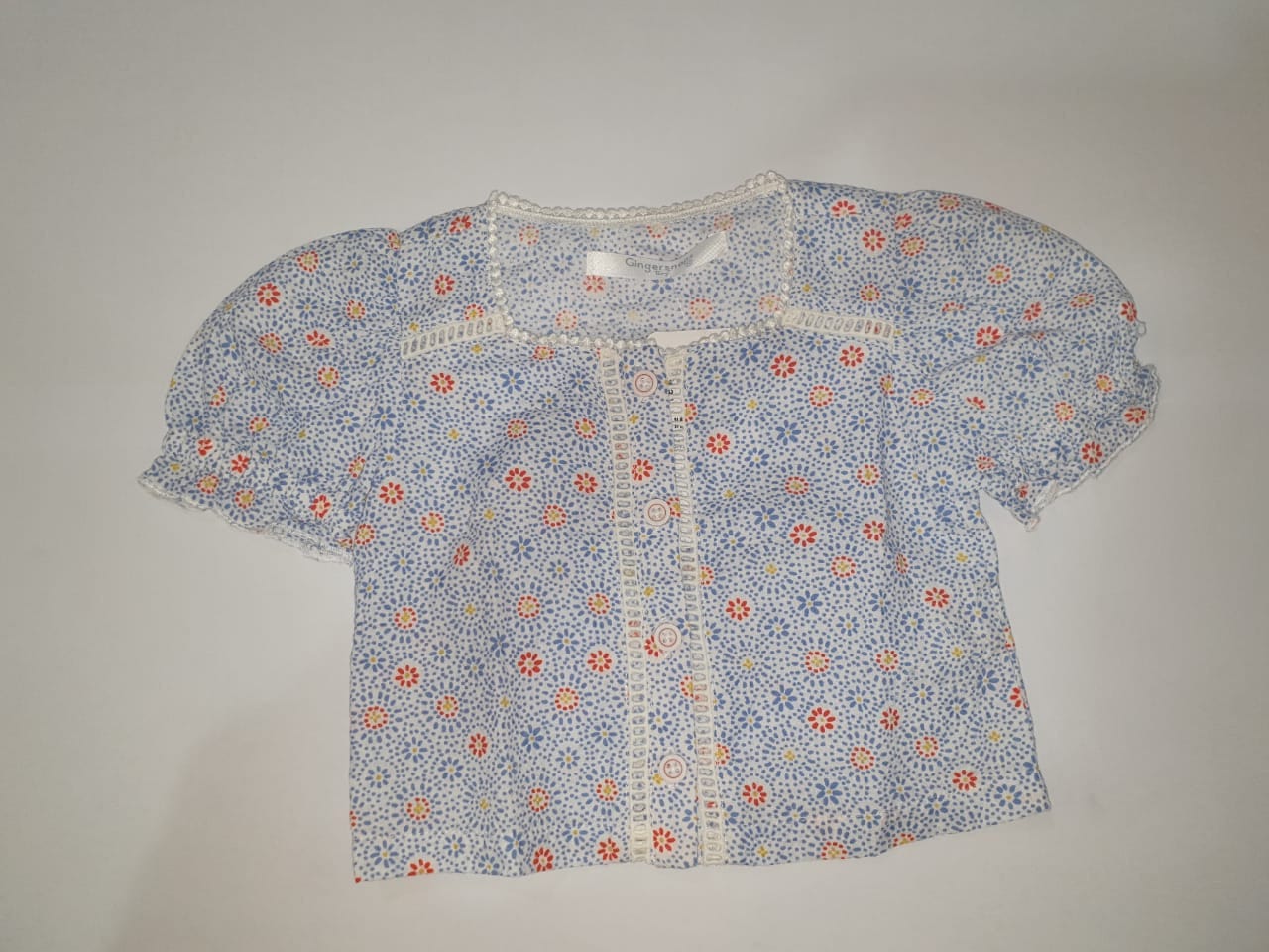 جينجرسنابس بلوزة أكام حمالة عريضة مع دانتيل بناتي متعدد الألوان