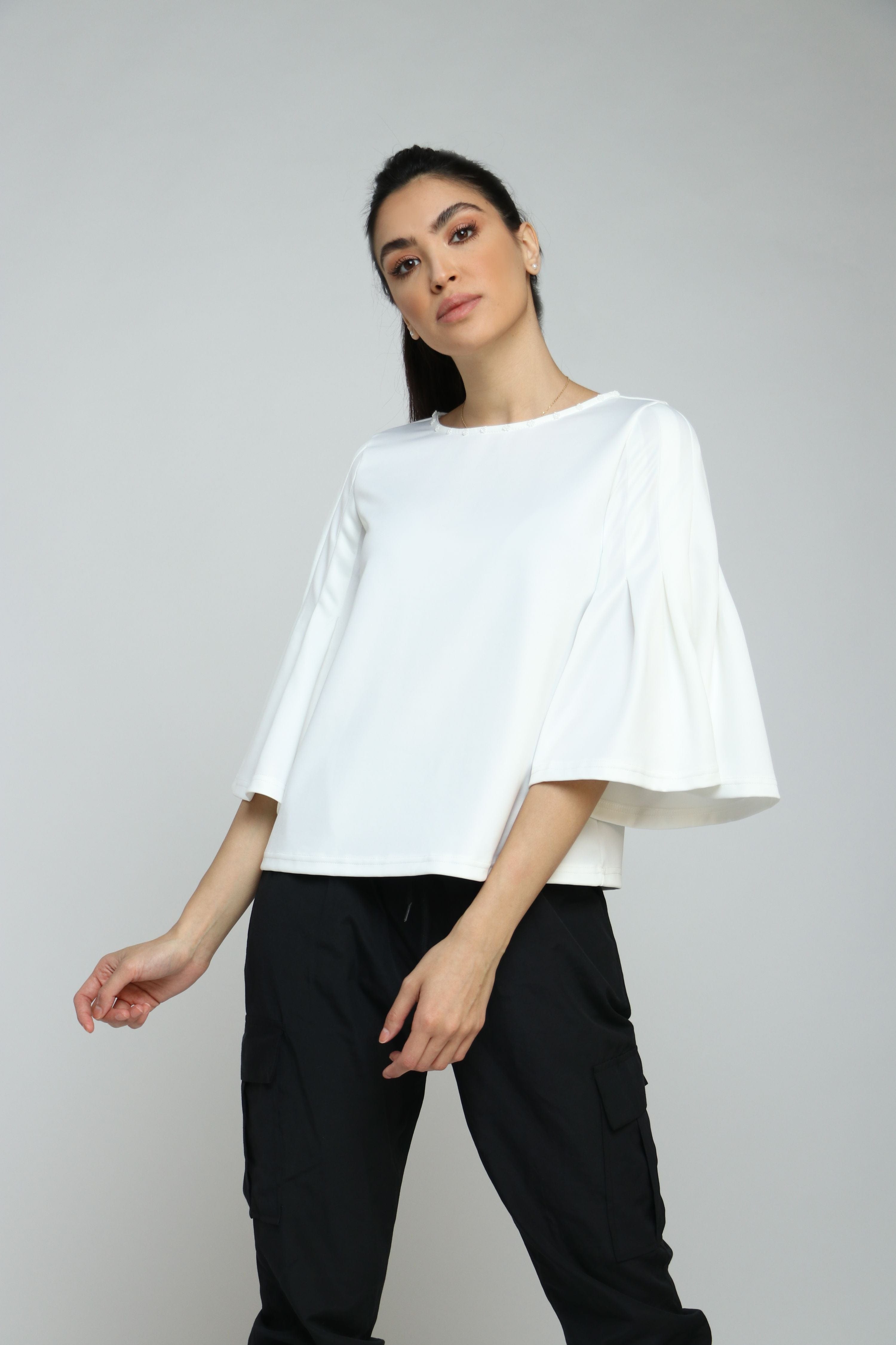 نتشي بلوزة سادة رقبة دائرية كم واسع منفوش نسائي