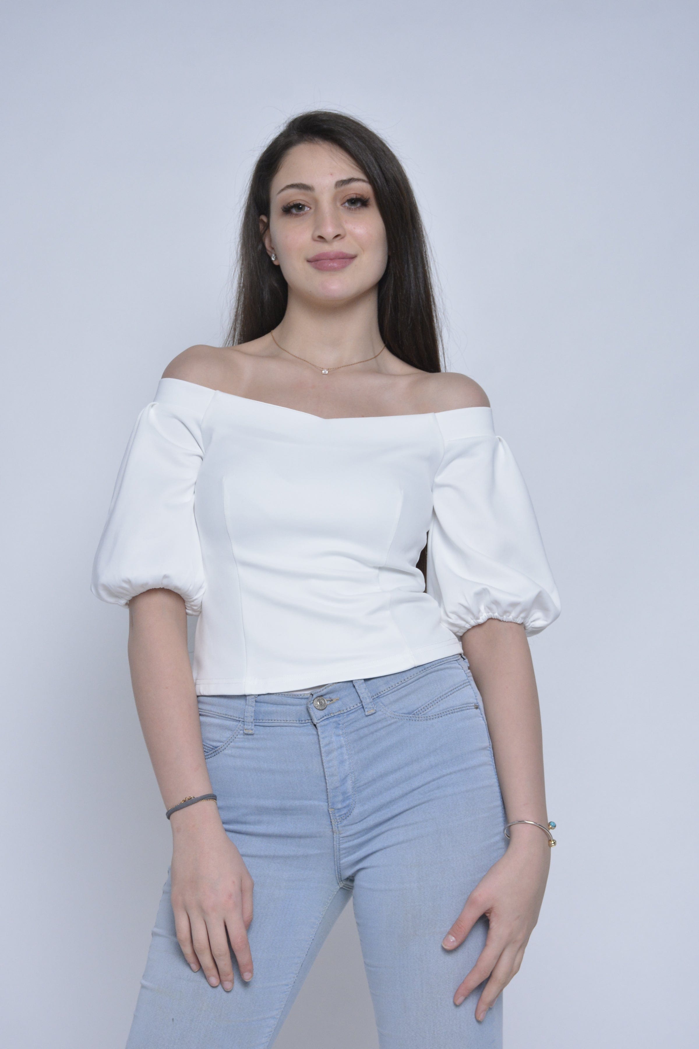 نتشي بلوزة سادة ضيقة أوف شولدر بأكمام قصيرة منفوخة