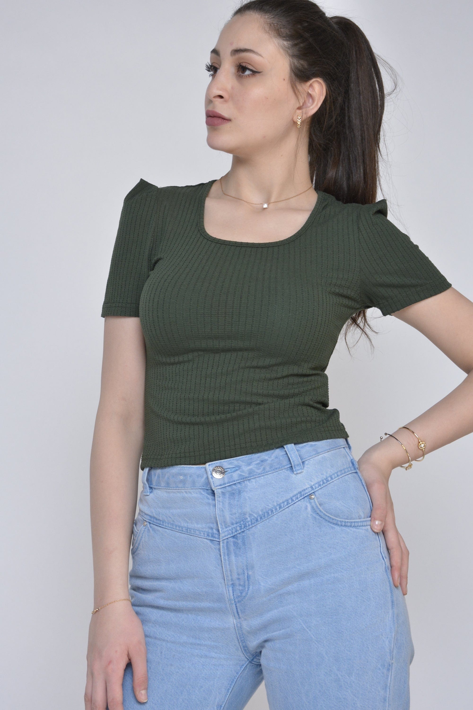 نتشي بلوزة ضيقة بياقة مربعة نص كم نسائي