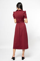 نتشي فستان ميدي قصير الأكمام بياقة عريضة وحزام