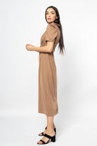 نتشي فستان ميدي قصير الأكمام بياقة عريضة وحزام