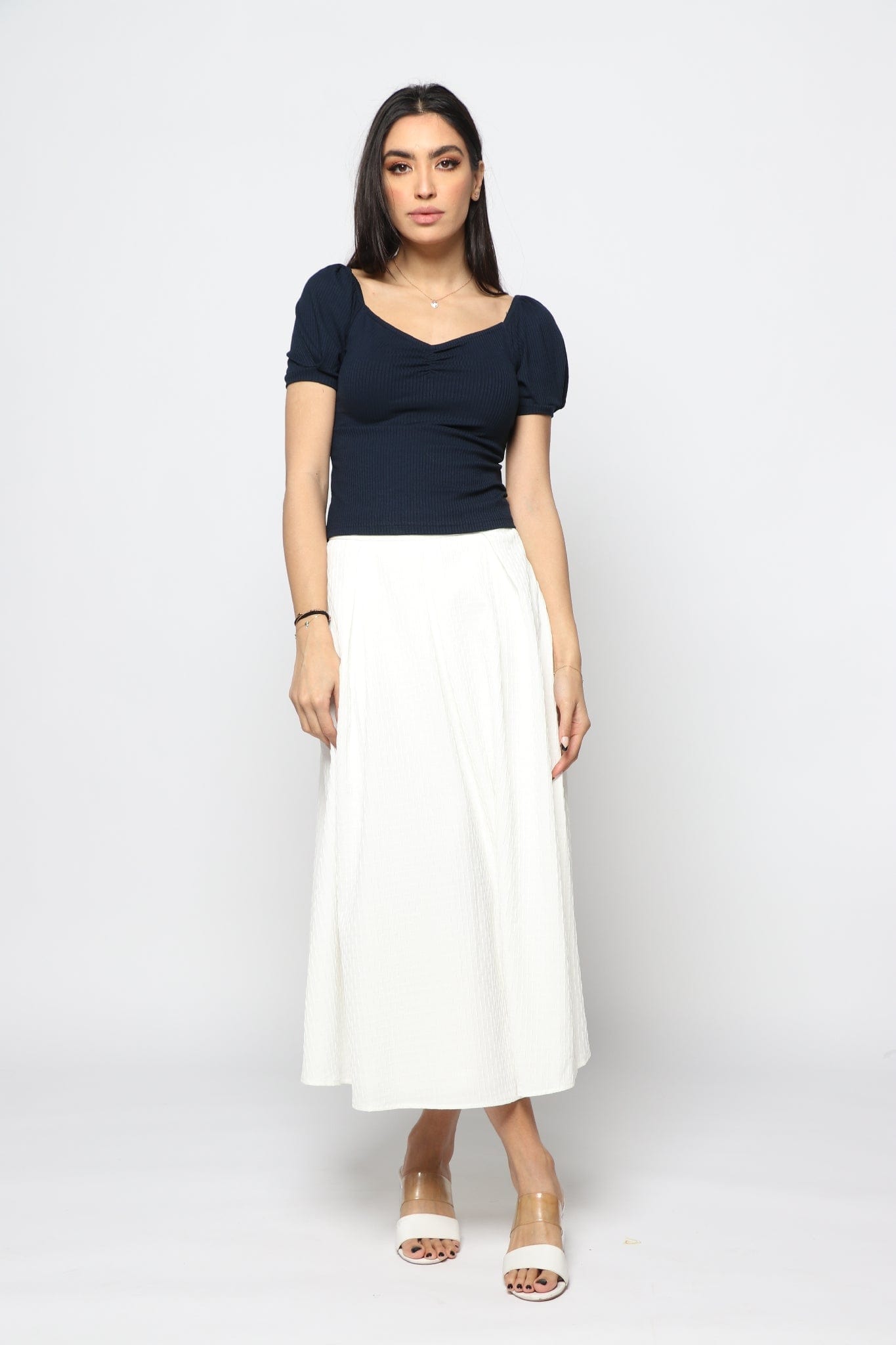 نتشي بلوزة مضلعة بأكمام قصيرة منفوخة نسائية