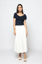 نتشي بلوزة مضلعة بأكمام قصيرة منفوخة نسائية