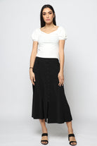 نتشي بلوزة مضلعة بأكمام قصيرة منفوخة نسائية