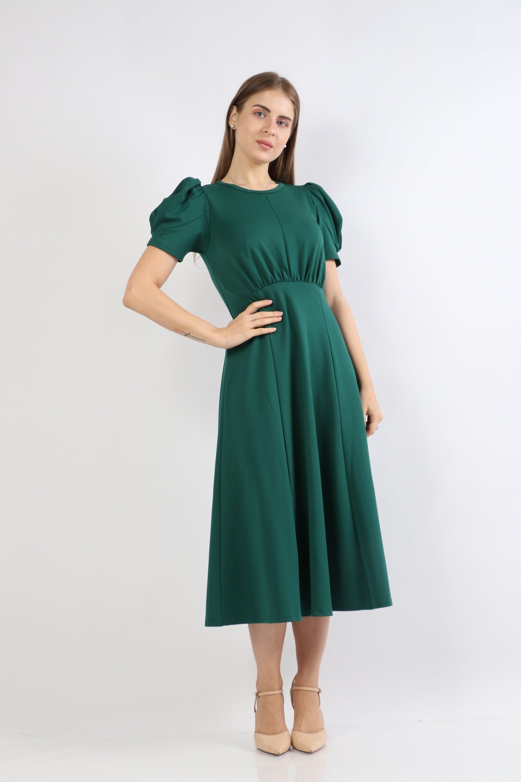 نتشي فستان ميدي بكم قصير منفوخ