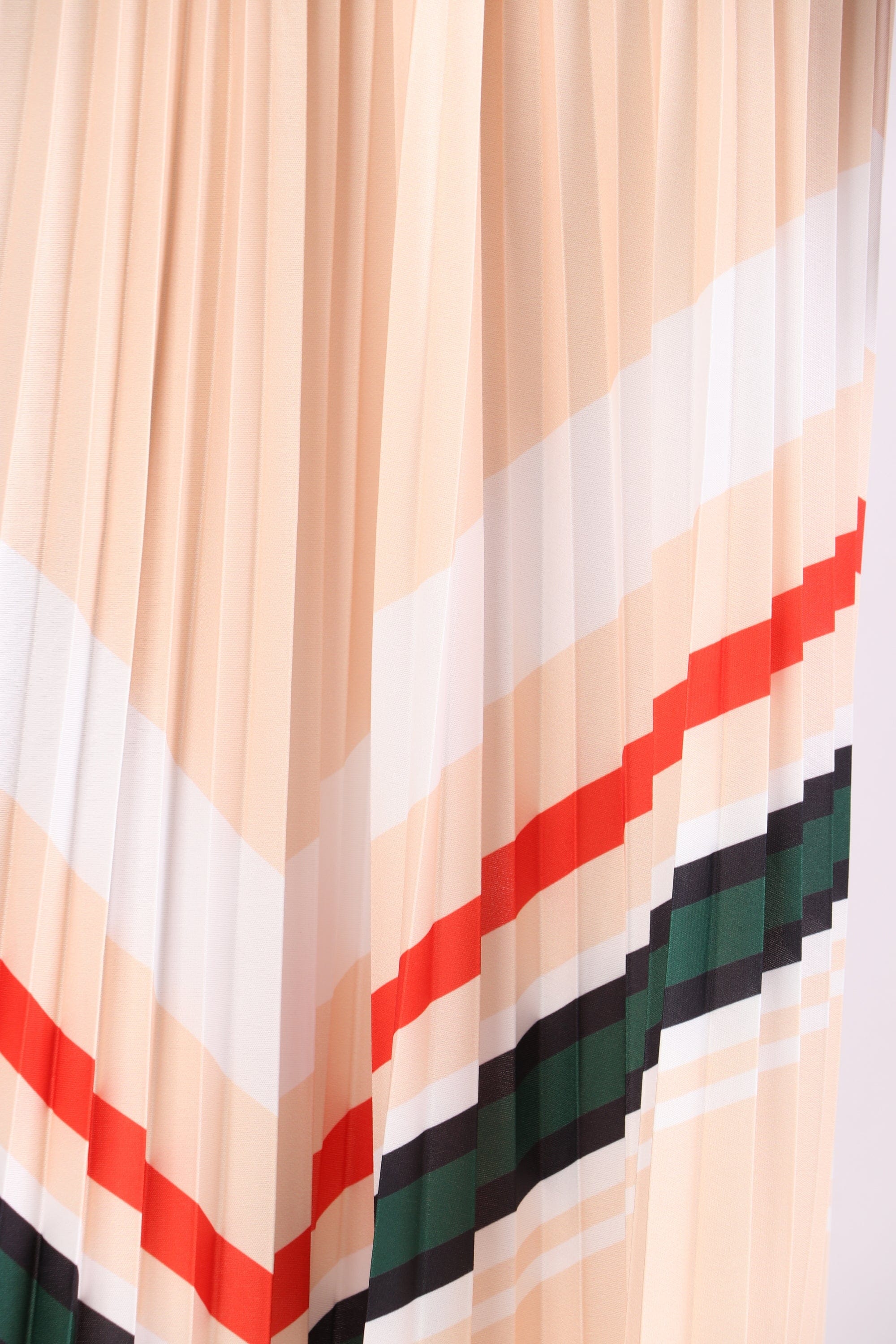 نتشي تنورة بليسية طويلة مخططة على نمط مثلث نسائية