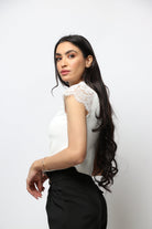 نتشي بلوزة بياقة وكتف قصير دانتيل نسائي