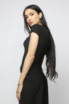 نتشي بلوزة سادة بفتحة صدر جانبية كم قصير نسائي