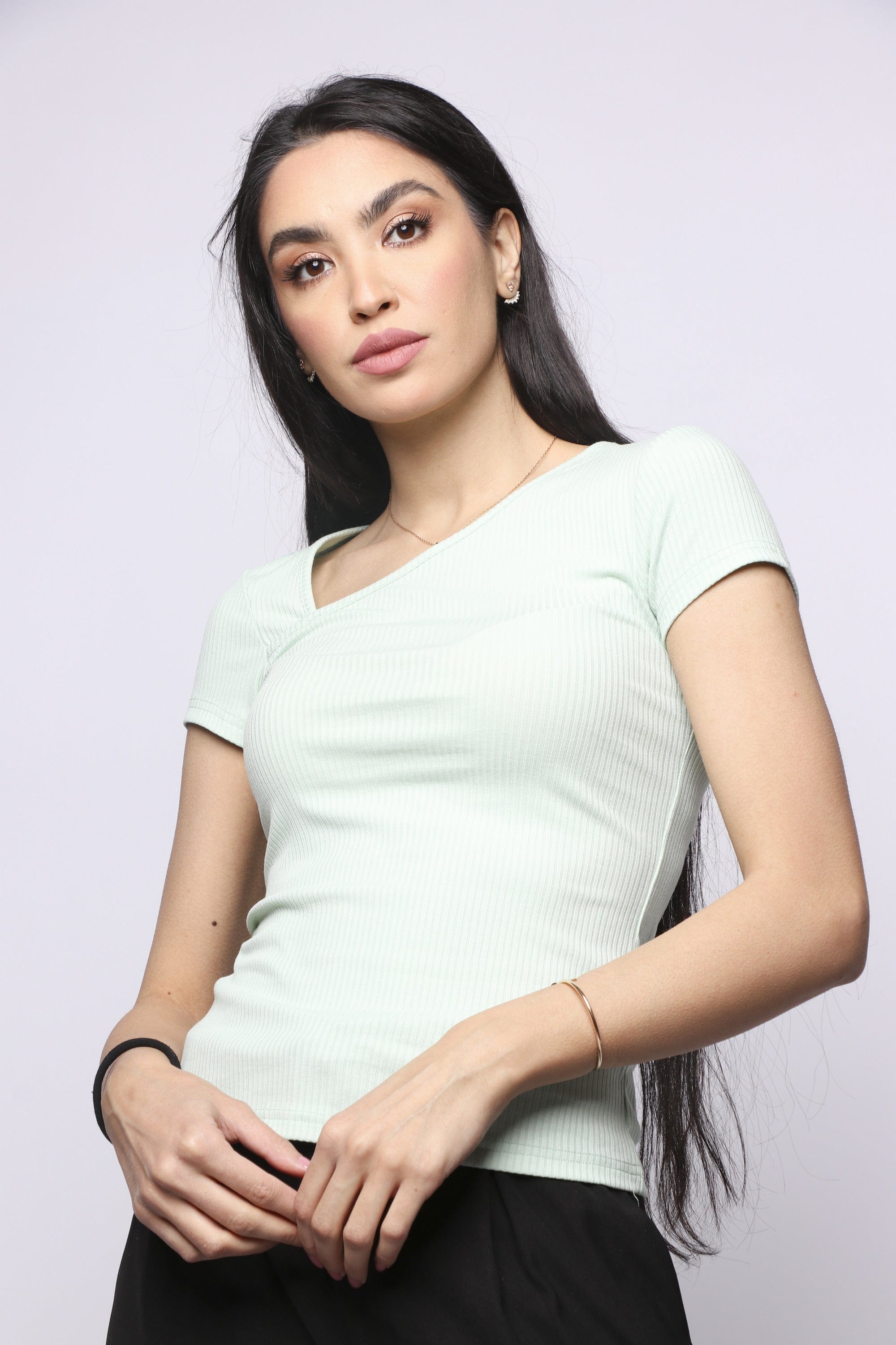 نتشي بلوزة سادة بفتحة صدر جانبية كم قصير نسائي