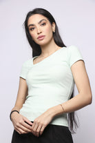 نتشي بلوزة سادة بفتحة صدر جانبية كم قصير نسائي