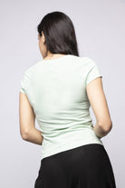 نتشي بلوزة سادة بفتحة صدر جانبية كم قصير نسائي