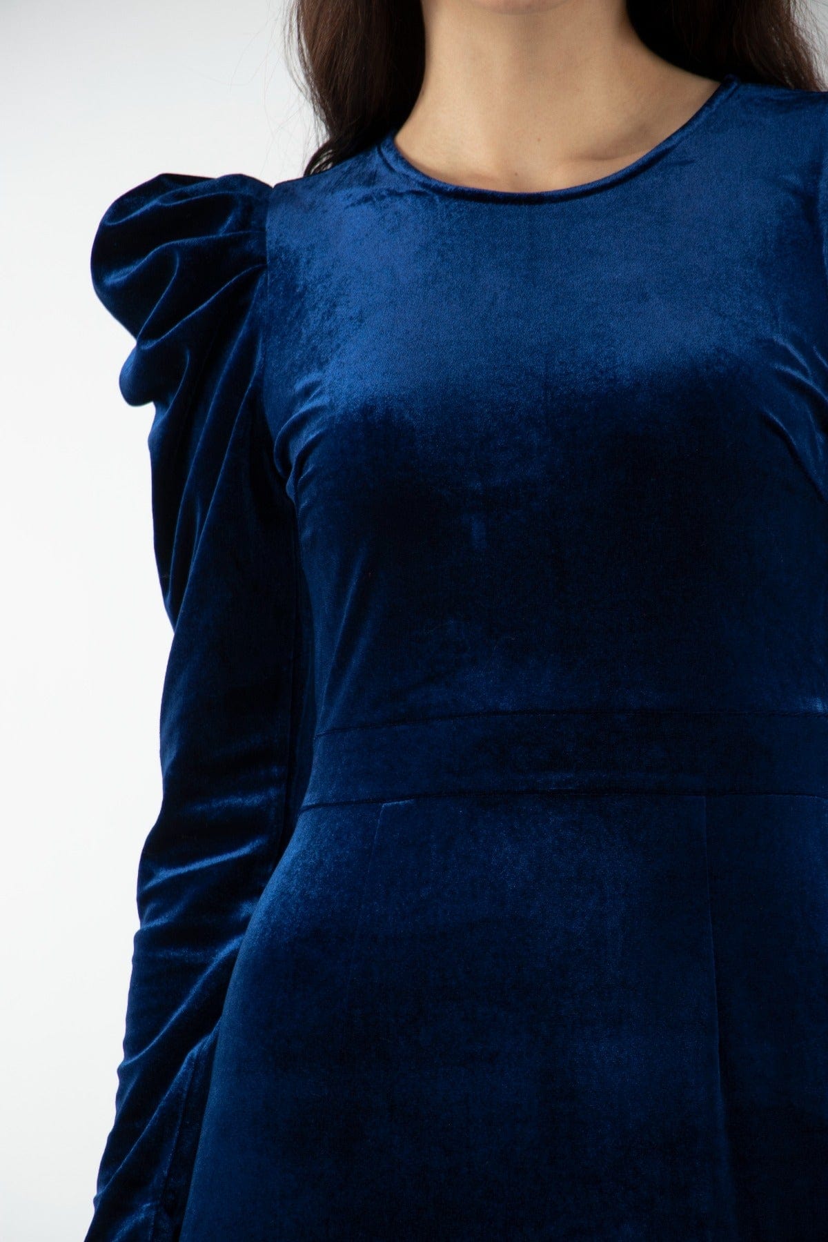 نتشي فستان ميدي سادة بأكمام طويلة كتف مرتفع