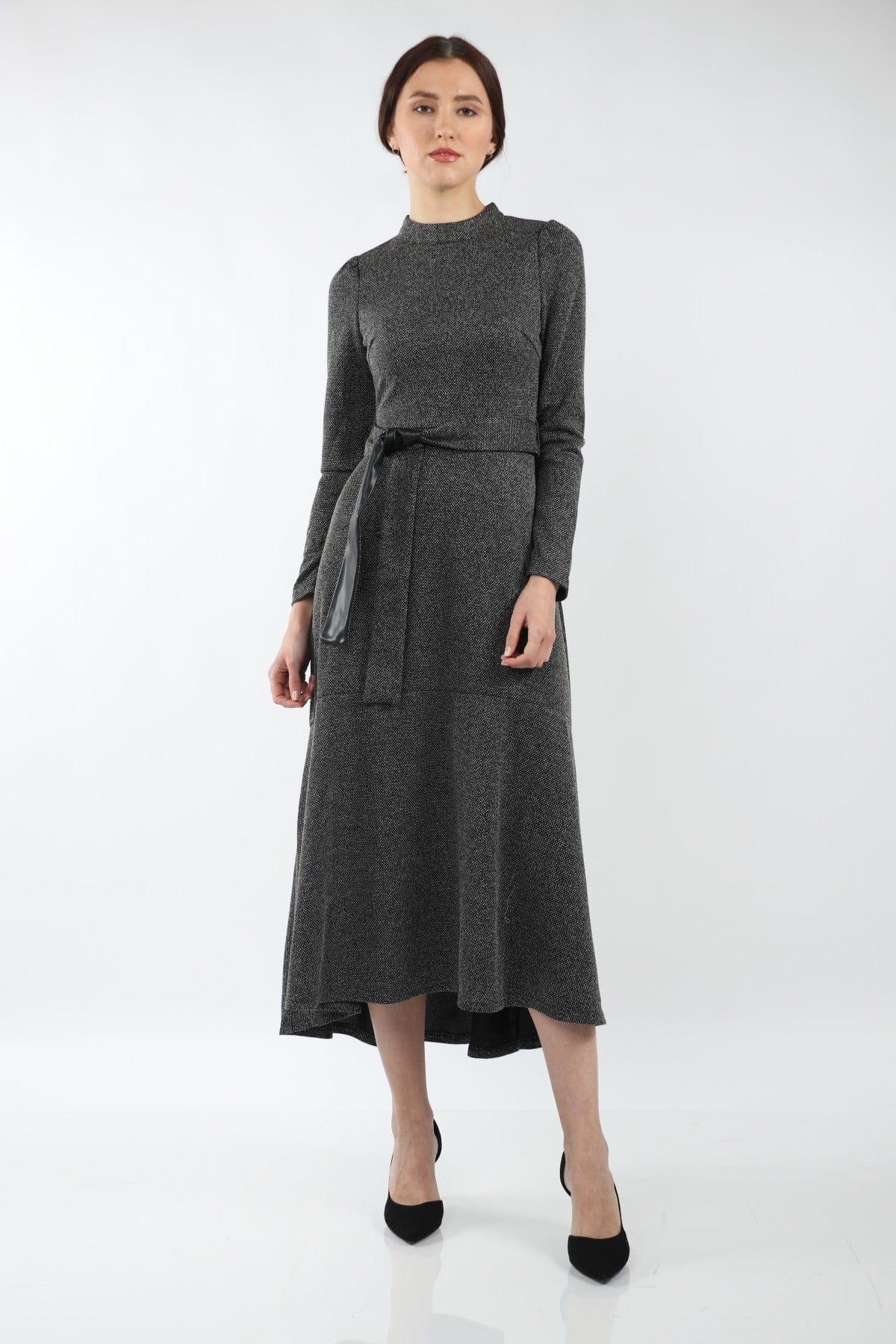 نتشي فستان ميدي برباط على الخصر بأكمام طويلة