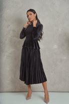 نتشي فستان ميدي قطيفة بليسيه بأكمام طويلة