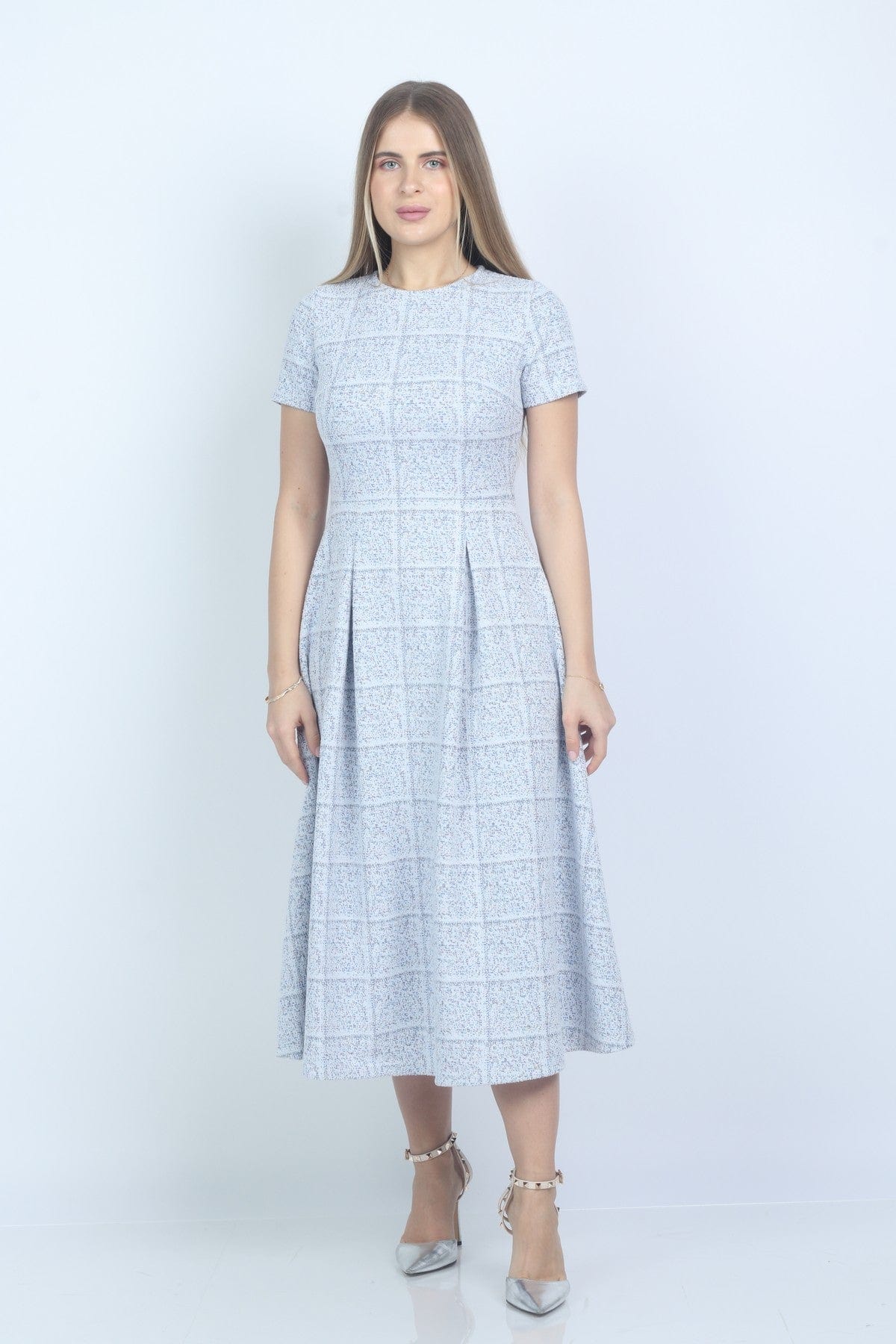 نتشي فستان ميدي مربعات مخصر بأكمام قصيرة