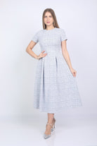 نتشي فستان ميدي مربعات مخصر بأكمام قصيرة