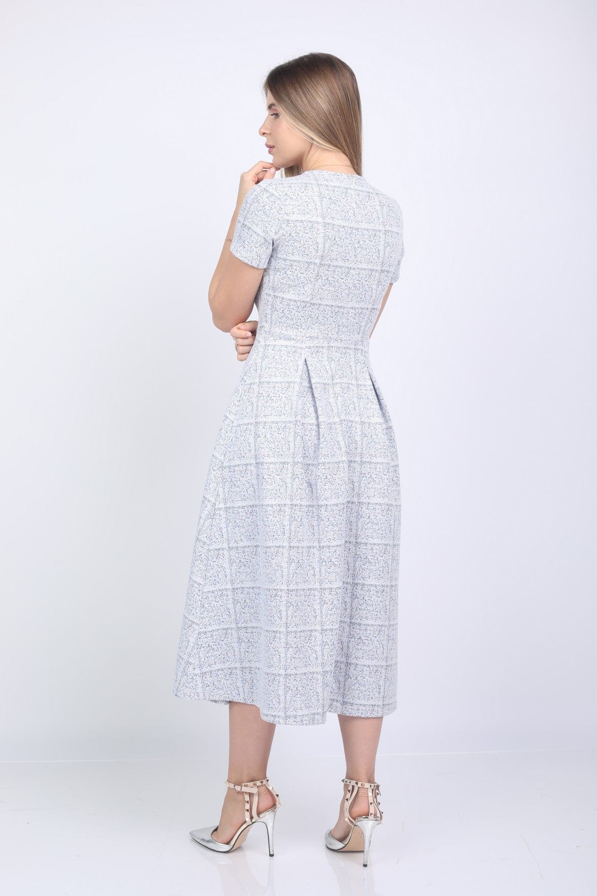 نتشي فستان ميدي مربعات مخصر بأكمام قصيرة