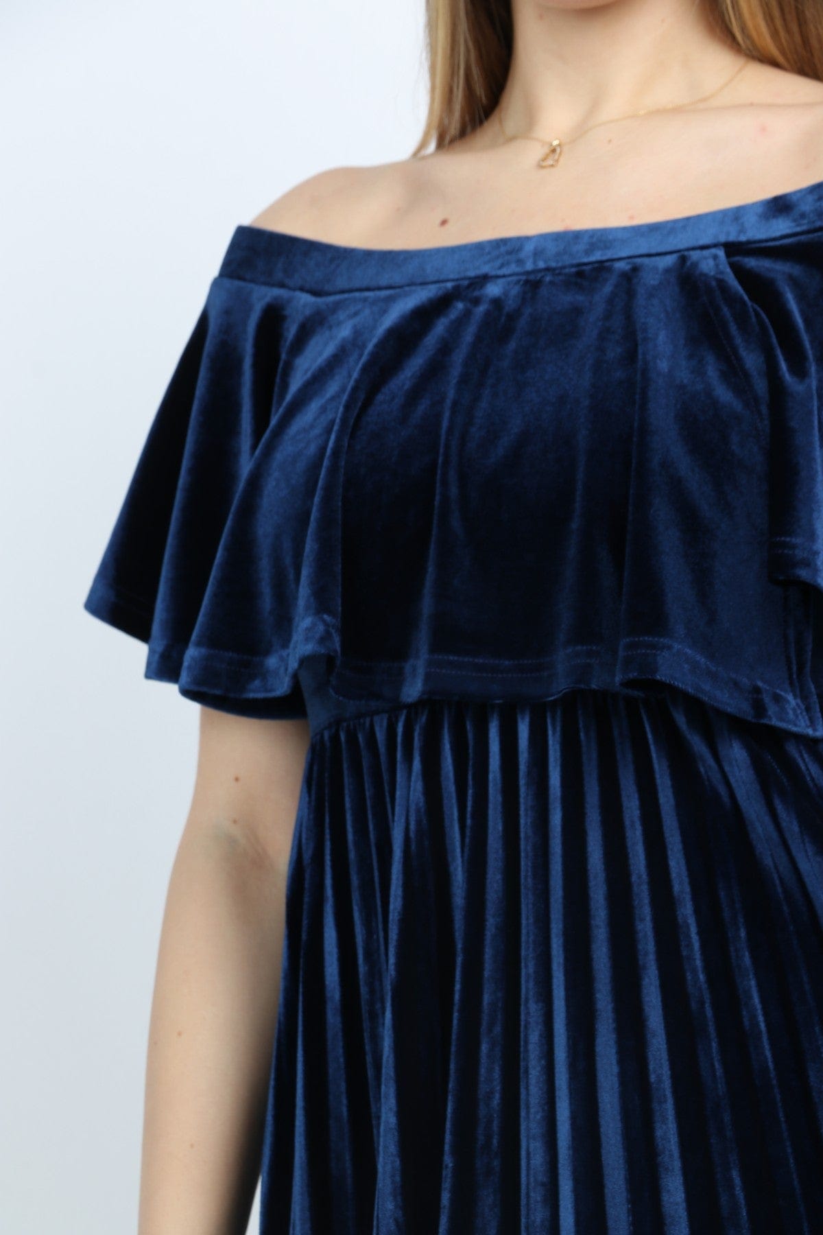 نتشي فستان ميدي مخمل سهرة كتف بكم قصير