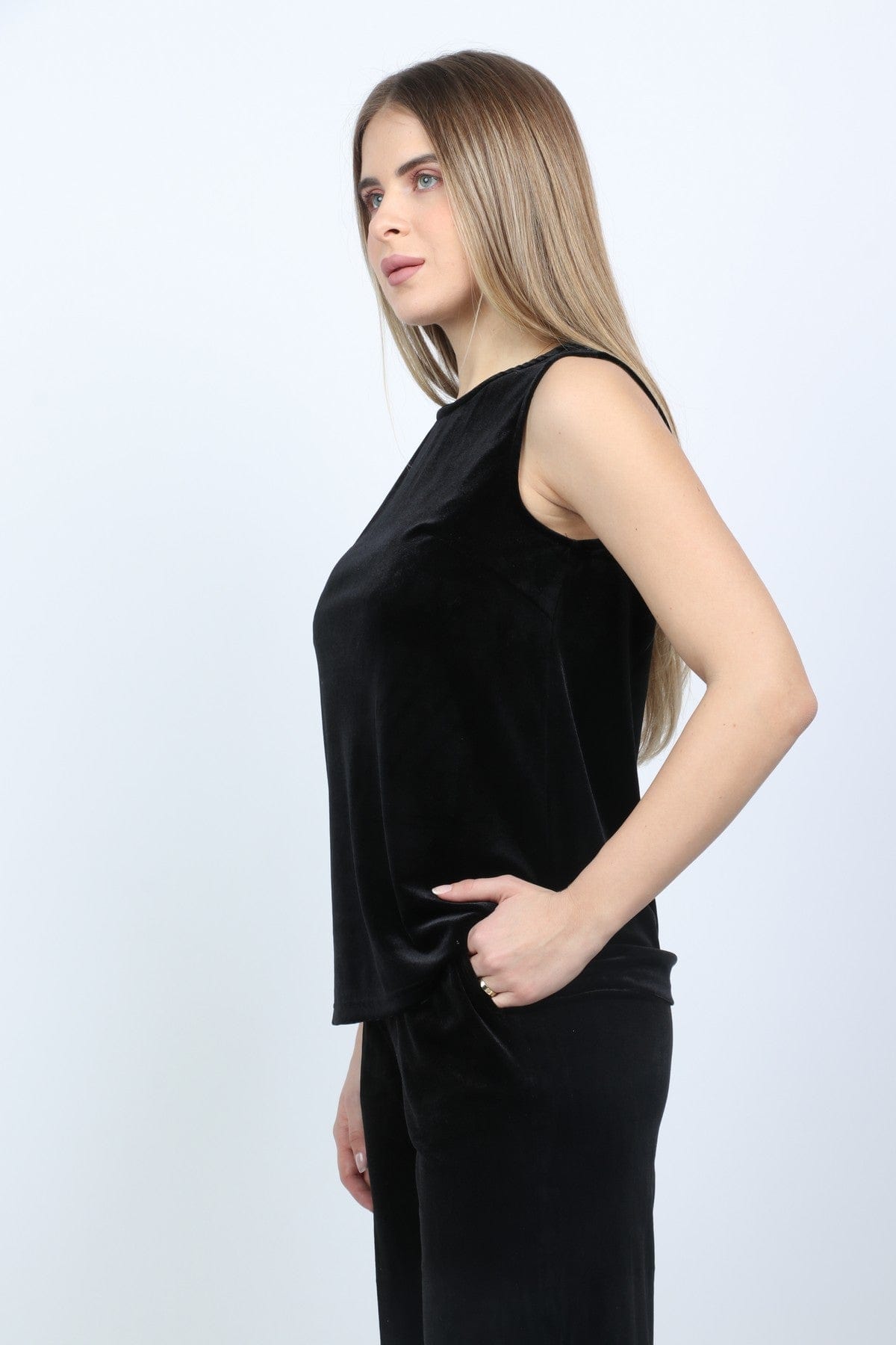 نتشي بلوزة كت مخملية برقبة دائرية نسائي