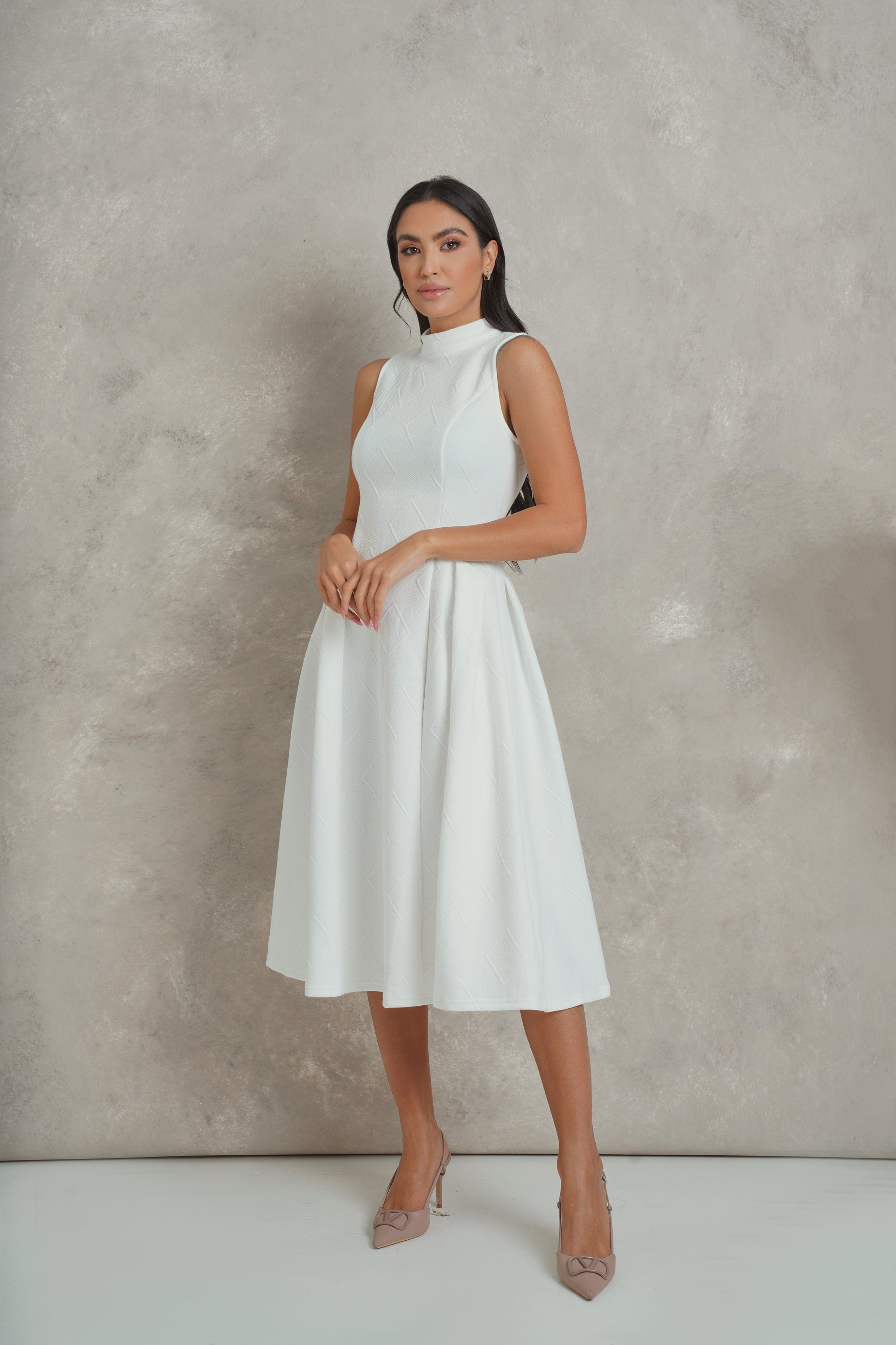 نتشي فستان ميدي سادة واسع بياقة طويلة بدون كم