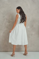 نتشي فستان ميدي سادة واسع بياقة طويلة بدون كم