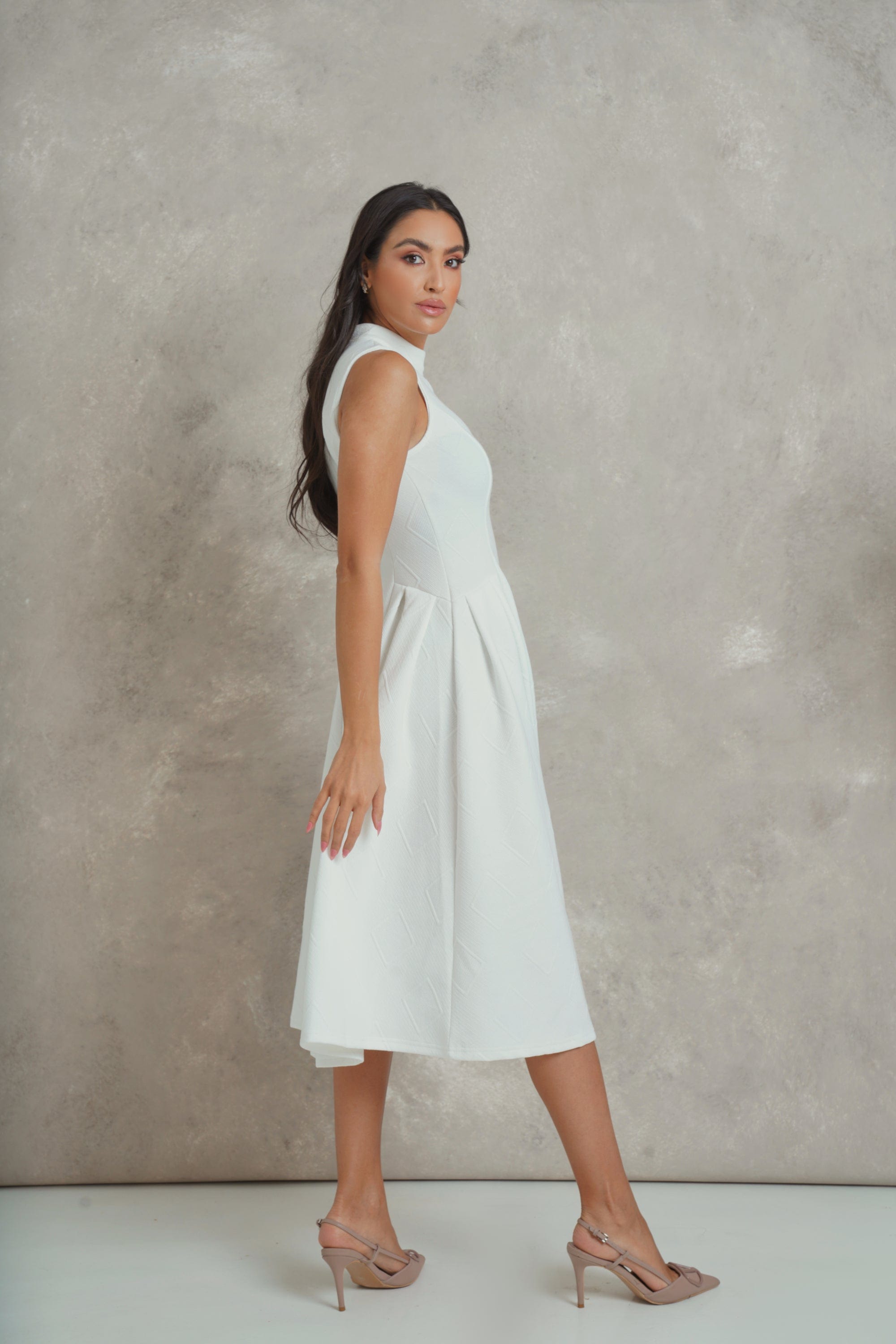 نتشي فستان ميدي سادة واسع بياقة طويلة بدون كم