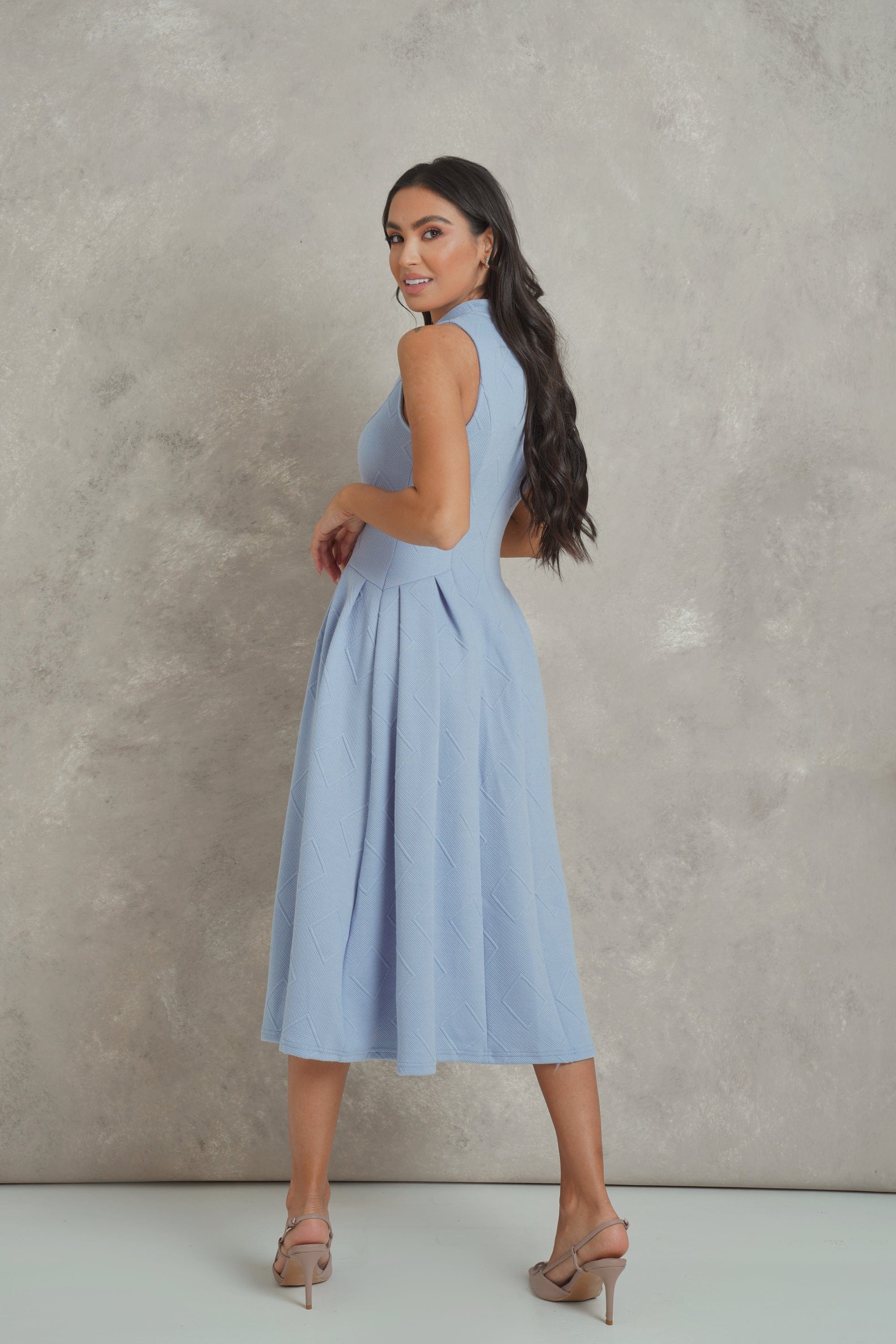 نتشي فستان ميدي سادة واسع بياقة طويلة بدون كم