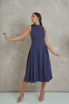 نتشي فستان ميدي سادة واسع بياقة طويلة بدون كم