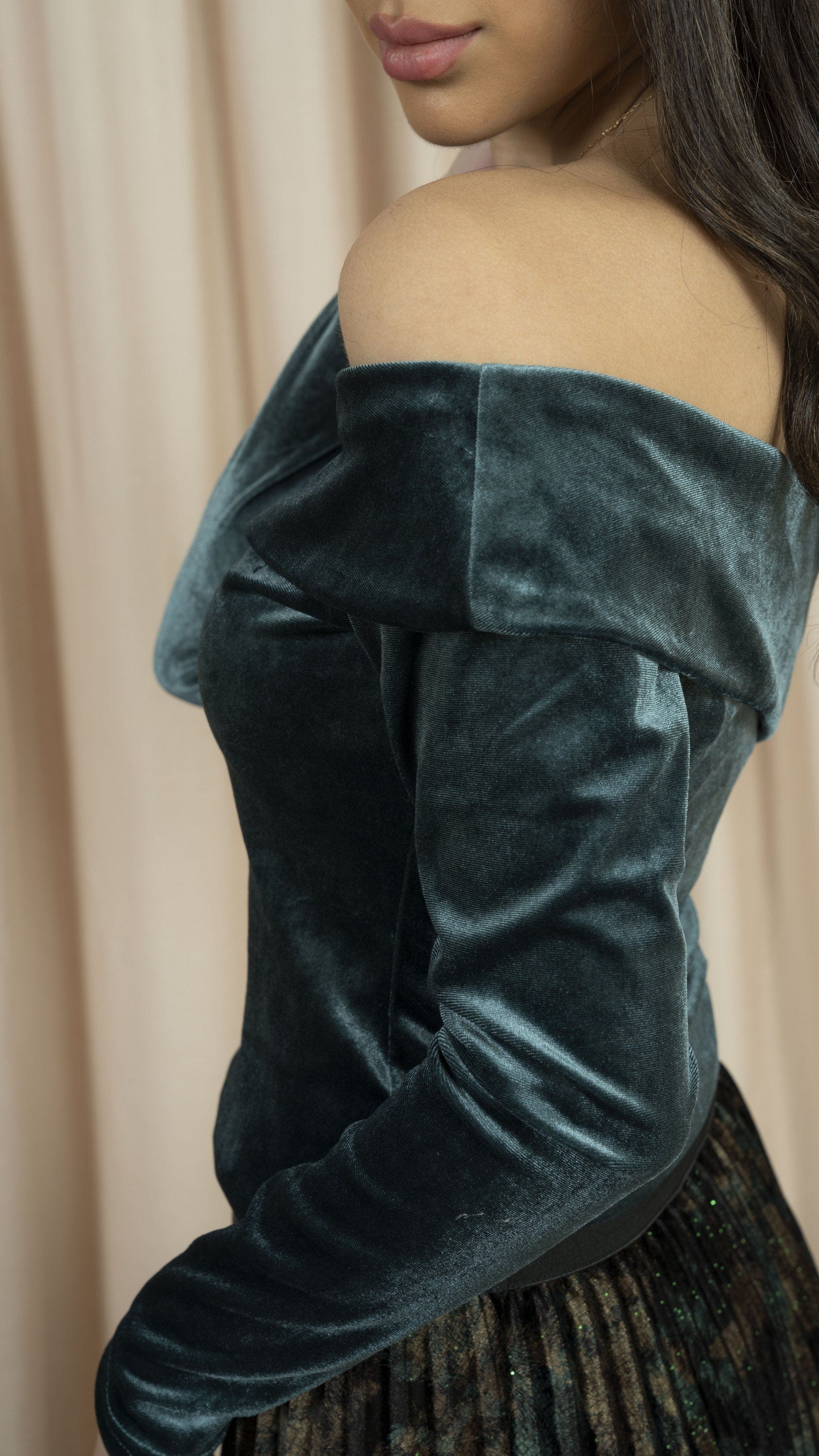 نتشي بلوزة بأكمام طويلة نسائية كتف وكتف