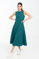 نتشي فستان ميدي بدون اكمام ورقب دائرية