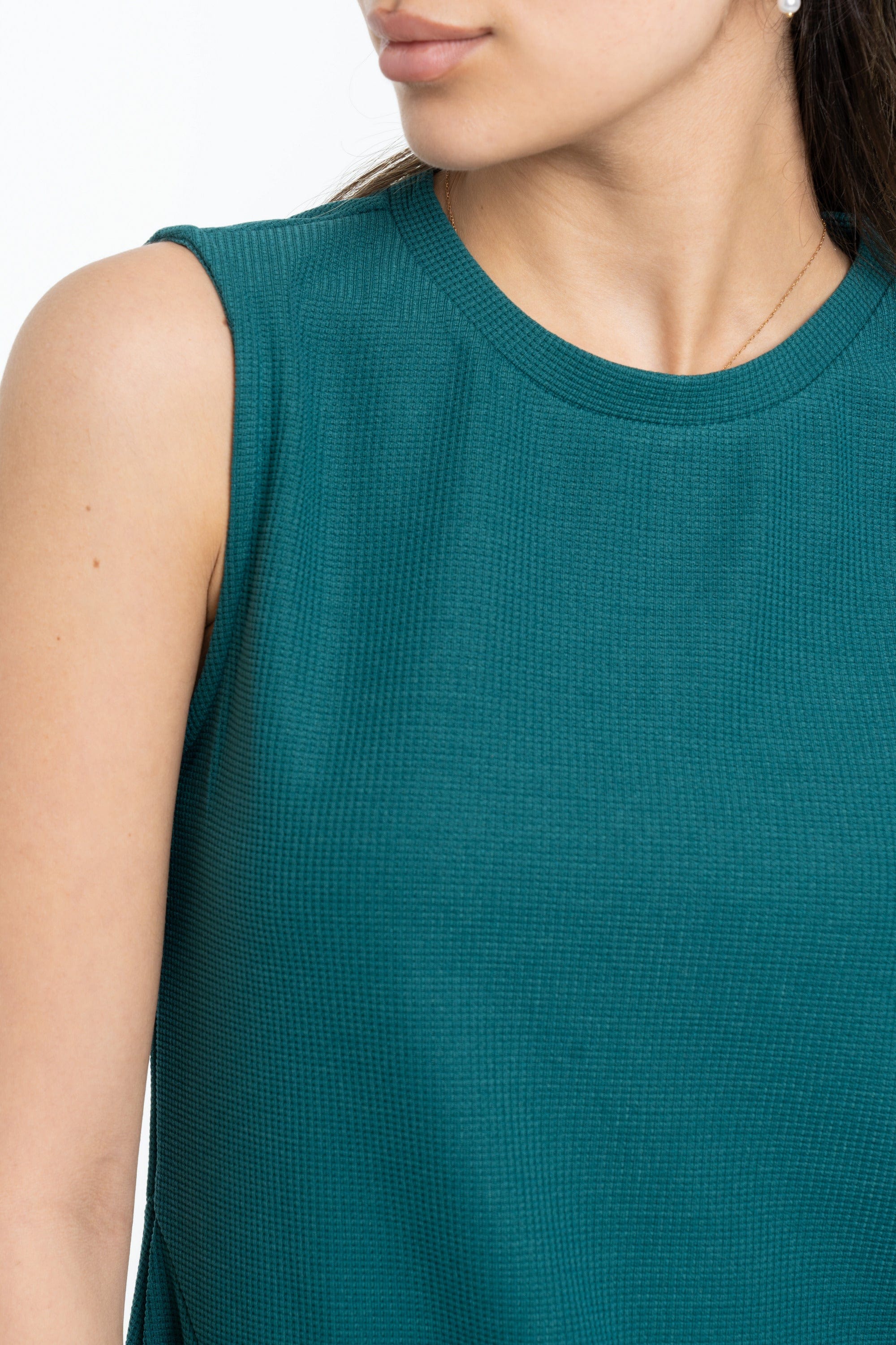 نتشي فستان ميدي بدون اكمام ورقب دائرية