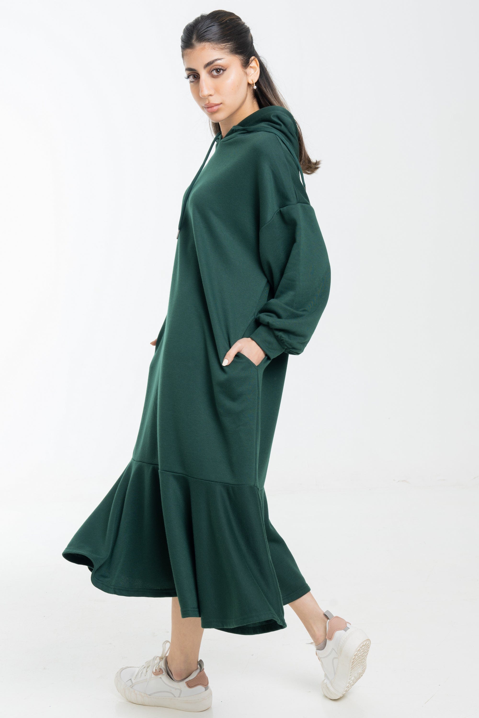 نتشي فستان ميدي بأكمام طويلة وجيوب أمامية ملحق بهودي